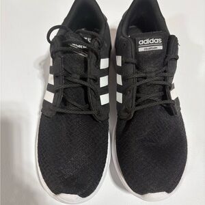 Women’s size 10 Addidas CloudFoam shoes